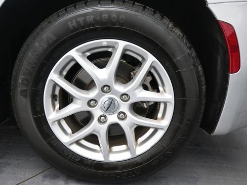 Used 2024 Chrysler Pacifica Touring-L image 37