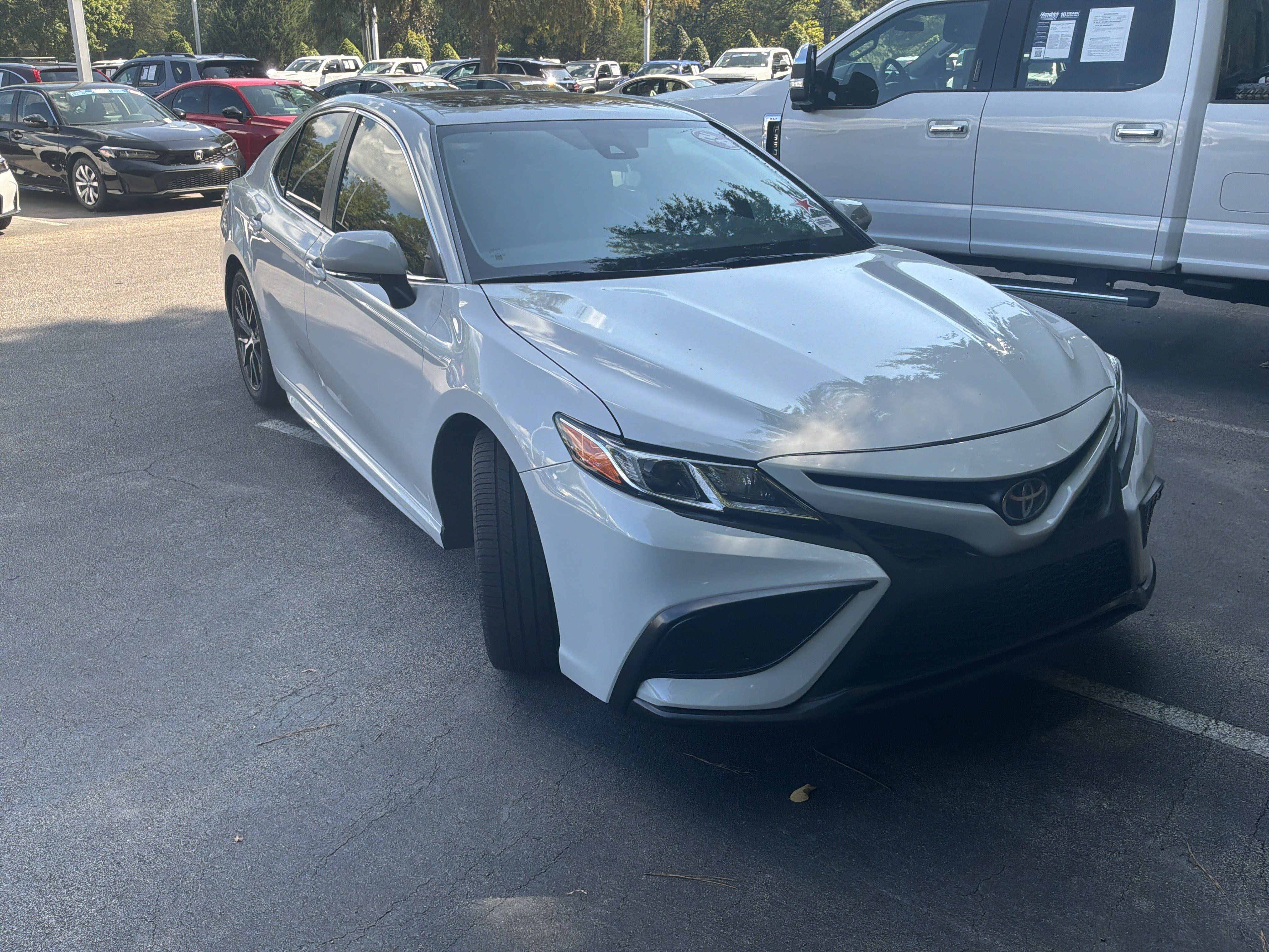 Used 2024 Toyota Camry SE FWD image 2