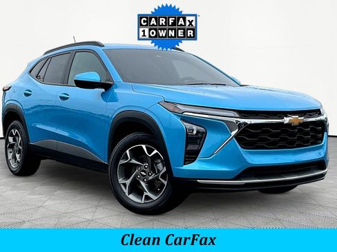 Used 2025 Chevrolet Trax LT w/ Driver Confidence Package FWD image 3