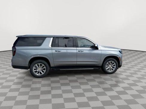 Used 2025 Chevrolet Suburban Premier image 10