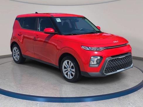 Used 2022 Kia Soul LX FWD image 3