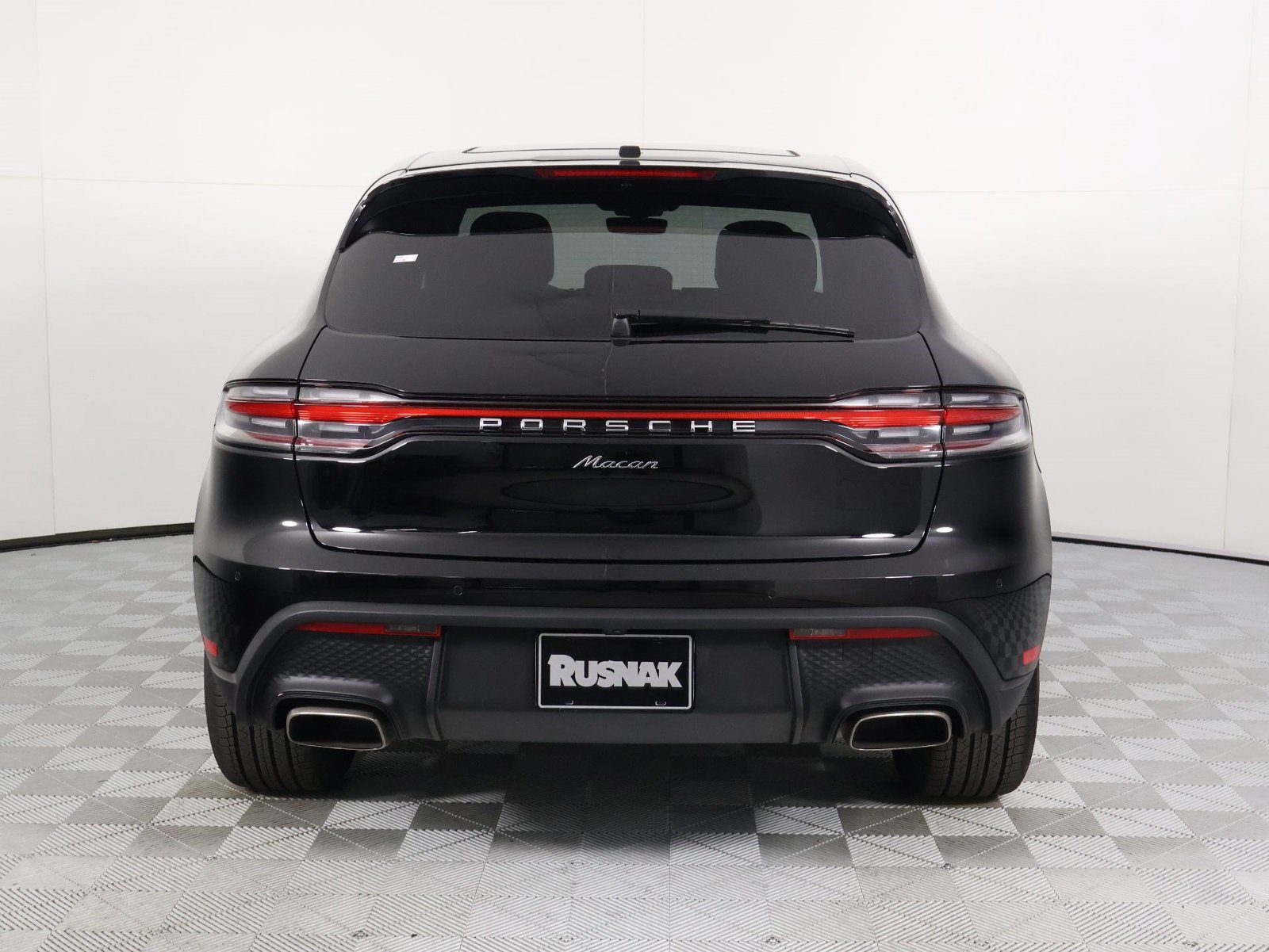 Certified 2026 Porsche Macan AWD/4WD image 6