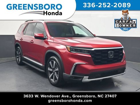 Used 2024 Honda Pilot Touring image 1