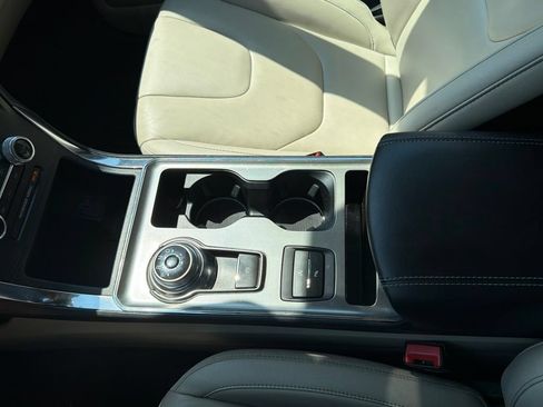 Used 2022 Ford Edge Titanium AWD/4WD image 35