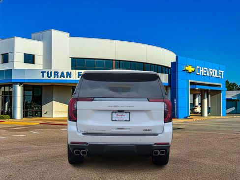 Used 2025 GMC Yukon Denali Ultimate w/ LPO, Floor Liner Package AWD/4WD image 4
