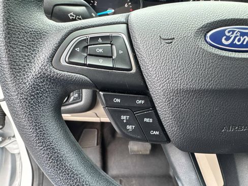 Used 2019 Ford Escape SE image 31