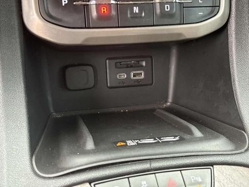 Used 2020 GMC Acadia Denali w/ Technology Package AWD/4WD image 23