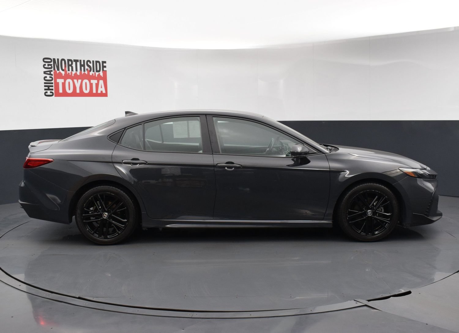 Used 2025 Toyota Camry SE FWD image 5