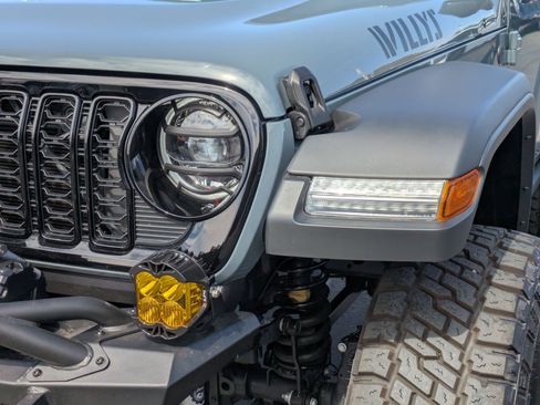 Used 2025 Jeep Wrangler Sport AWD/4WD image 10