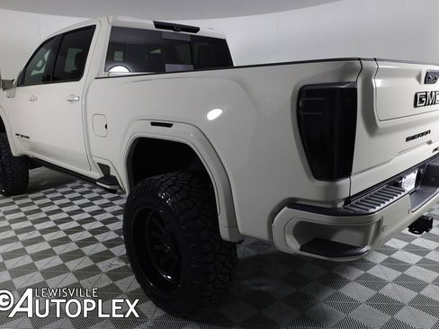 Used 2026 GMC Sierra 2500 AT4X w/ LPO, Black Badging Package AWD/4WD image 11