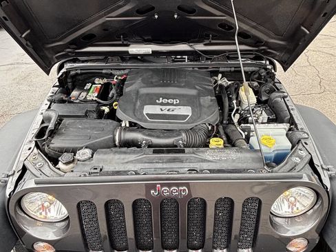 Used 2017 Jeep Wrangler Unlimited Sport w/ Connectivity Group AWD/4WD image 29