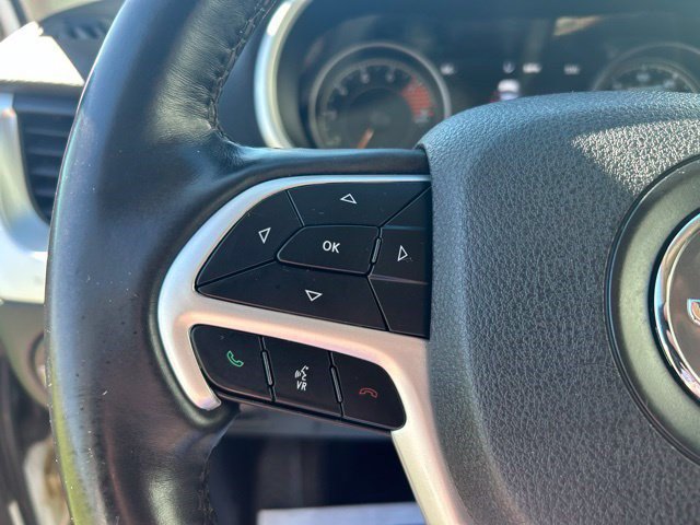 Used 2018 Jeep Cherokee Trailhawk w/ Comfort & Convenience Group AWD/4WD image 17