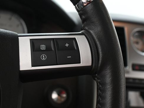 Used 2007 Chrysler 300 SRT8 RWD image 26