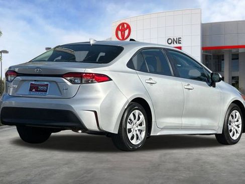 Used 2025 Toyota Corolla LE image 5