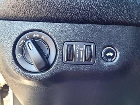 Used 2019 Dodge Challenger SXT RWD image 14