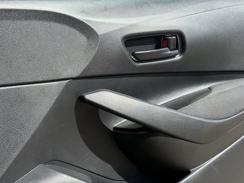 Used 2025 Toyota Corolla LE FWD image 27