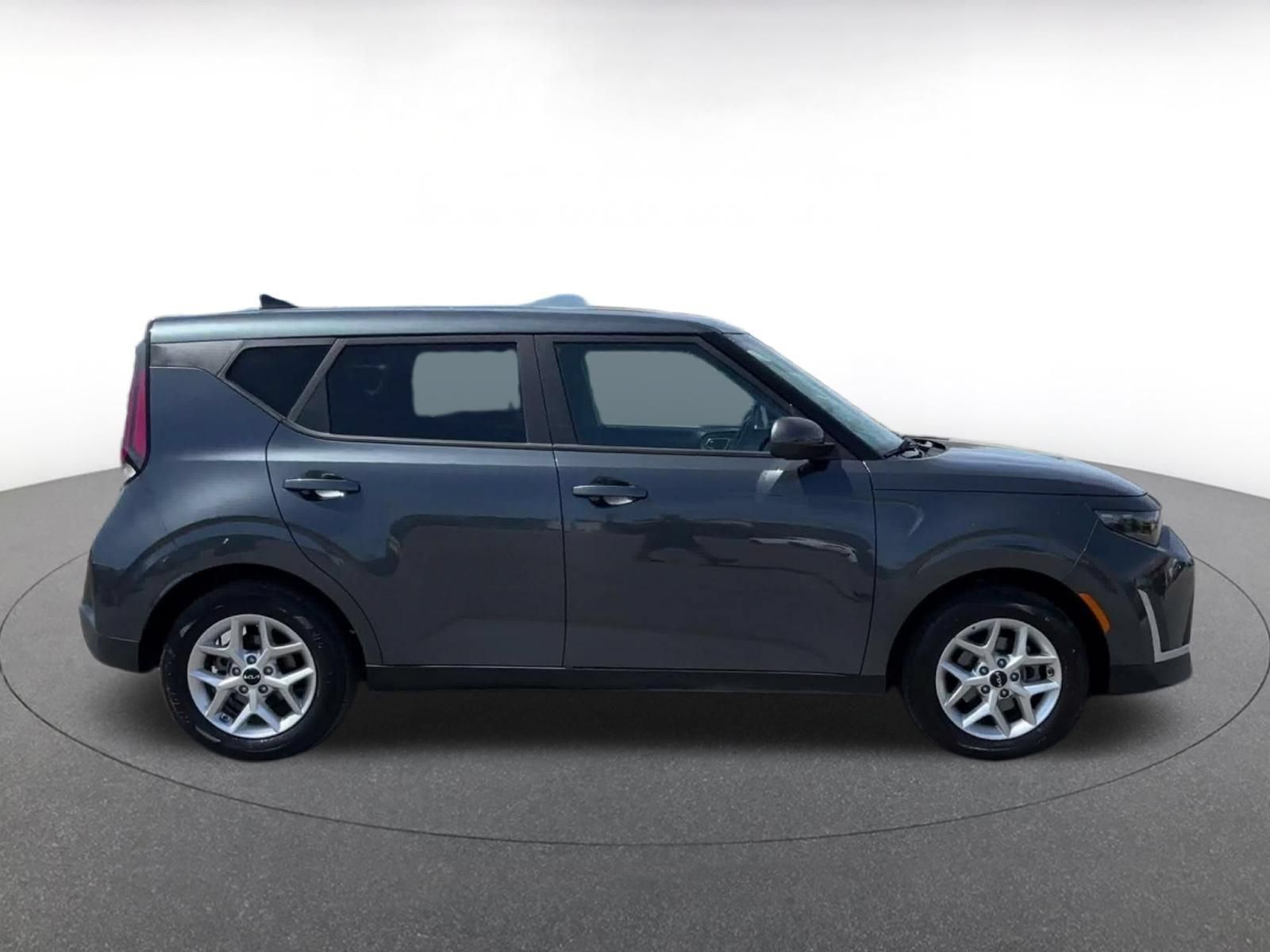 Used 2025 Kia Soul LX w/ LX Technology Package FWD image 15