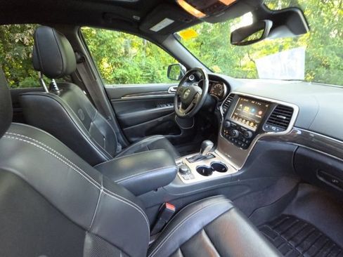 Used 2017 Jeep Grand Cherokee Overland w/ Jeep Active Safety Group AWD/4WD image 26