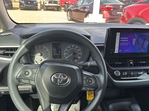 Used 2025 Toyota Corolla LE image 15
