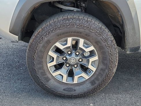 Used 2023 Toyota Tacoma SR image 5