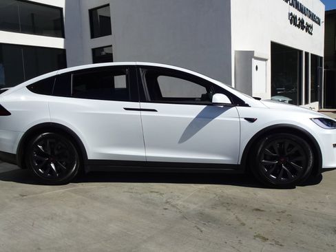 Used 2024 Tesla Model X image 10