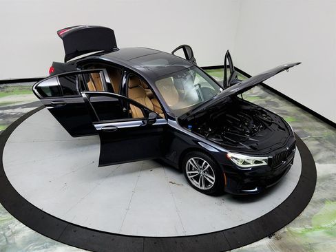 Used 2016 BMW 750i image 39