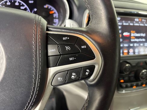Used 2018 Jeep Grand Cherokee Summit image 16