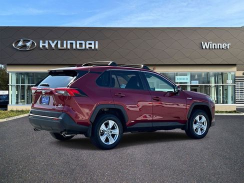 Used 2020 Toyota RAV4 XLE w/ Convenience Package AWD/4WD image 4