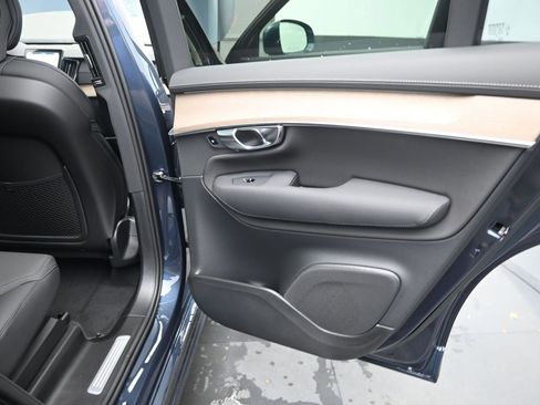 New 2026 Volvo XC90 B5 Core AWD/4WD image 32