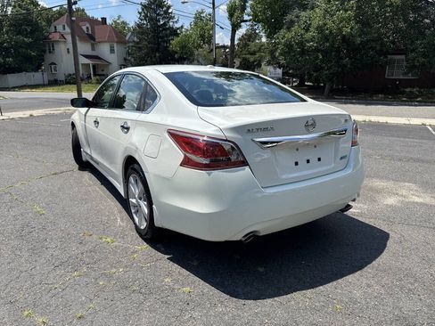 Used 2013 Nissan Altima 2.5 SV FWD image 2