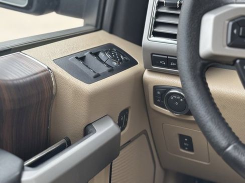 Used 2015 Ford F150 Lariat image 26