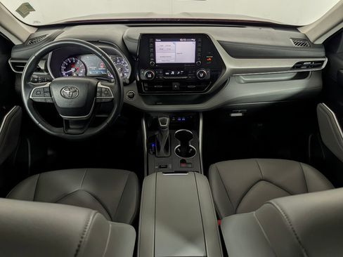 Used 2022 Toyota Highlander XLE FWD image 15