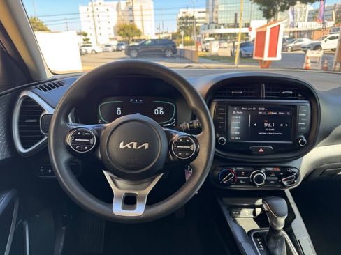 Used 2023 Kia Soul LX FWD image 19