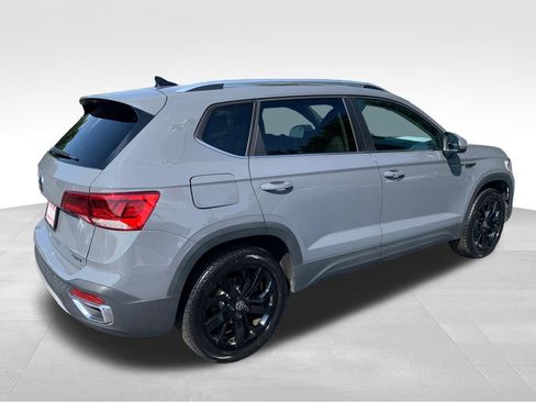 Used 2022 Volkswagen Taos SE w/ Panoramic Sunroof Package AWD/4WD image 5