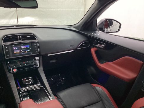 Used 2018 Jaguar F-PACE S image 26