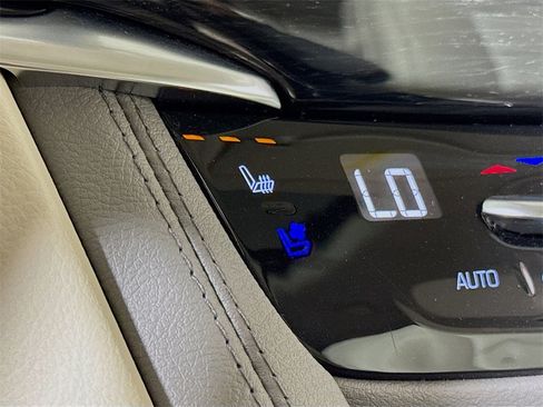 Certified 2025 Cadillac XT6 Premium Luxury image 18