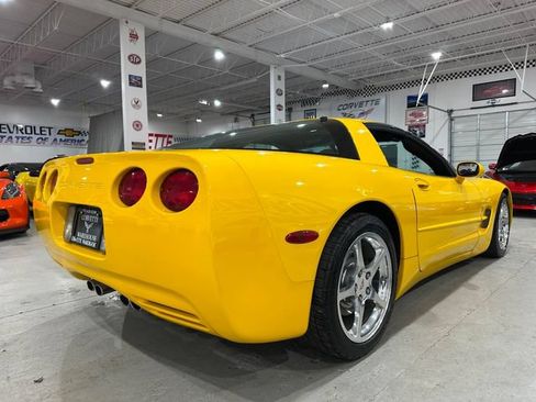 Used 2003 Chevrolet Corvette Coupe w/ Preferred Equipment Group RWD image 3