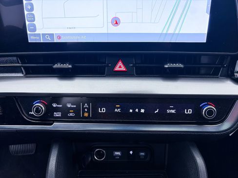 Used 2025 Kia Sportage EX w/ Premium Package image 23