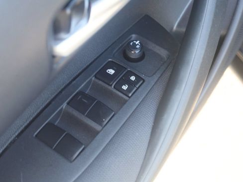 Used 2020 Toyota Corolla LE FWD image 29