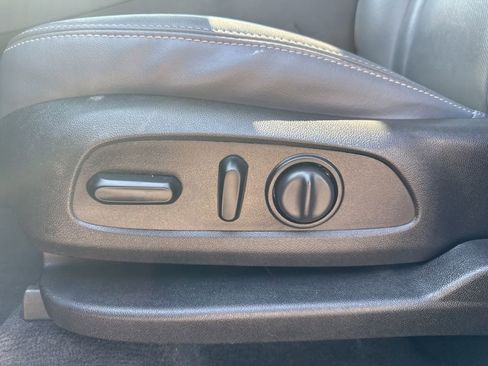 Used 2021 Buick Enclave Essence image 34