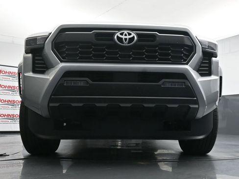 Used 2025 Toyota Tacoma TRD Sport AWD/4WD image 19