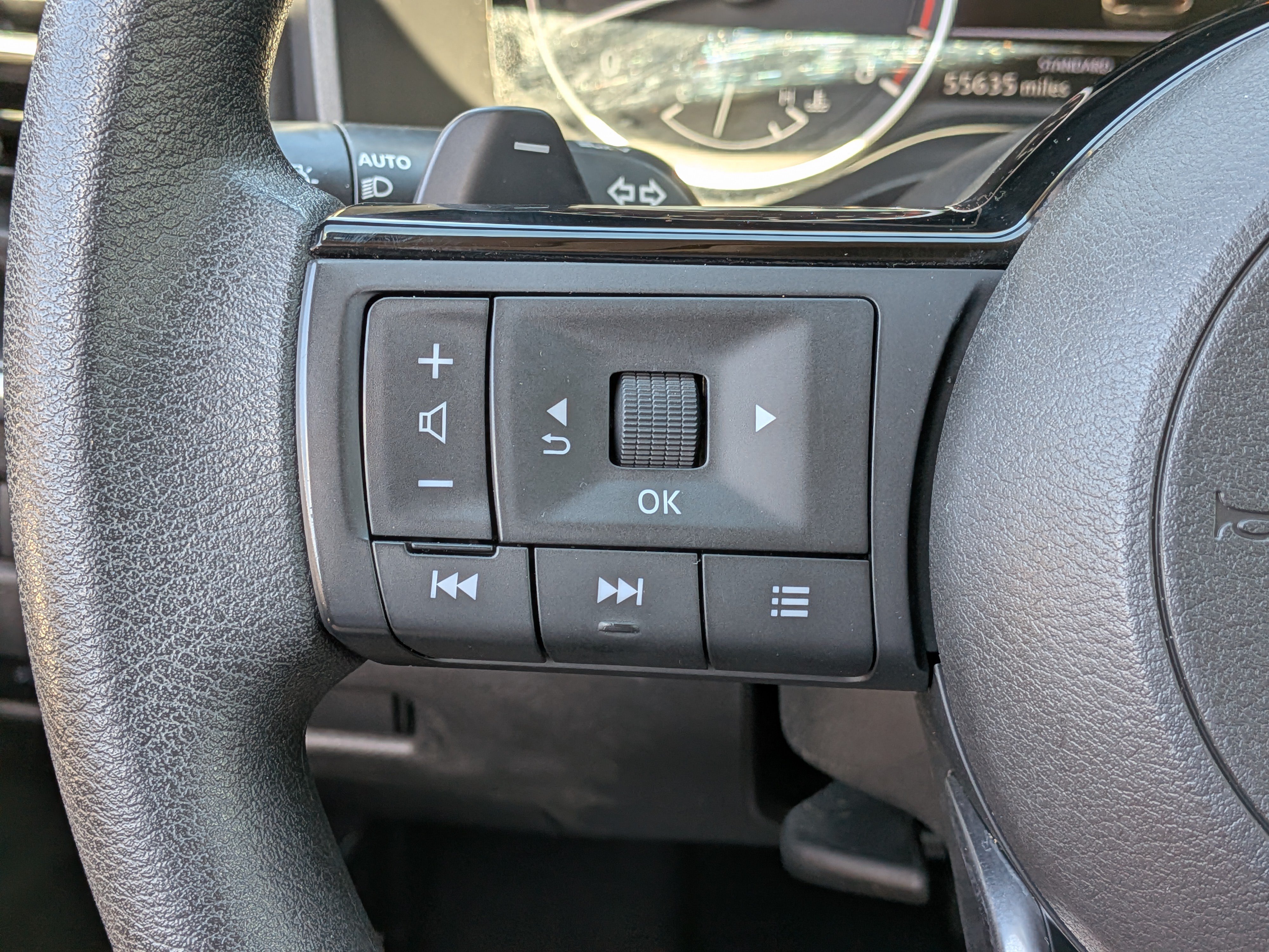 Used 2023 Nissan Rogue SV FWD image 23