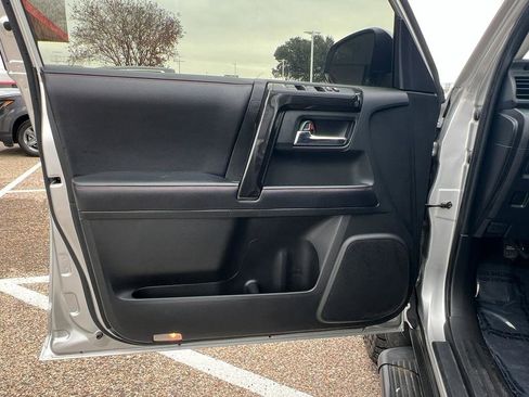 Used 2019 Toyota 4Runner TRD Off-Road image 40