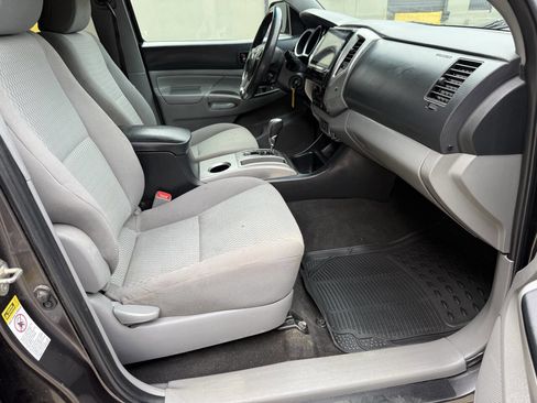 Used 2015 Toyota Tacoma PreRunner w/ SR5 Package RWD image 17
