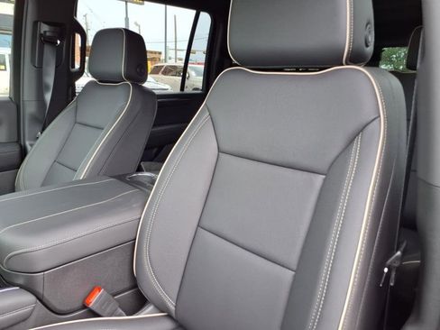 New 2025 Chevrolet Suburban Premier image 12