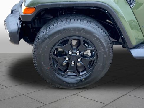 Used 2021 Jeep Gladiator Sport AWD/4WD image 10