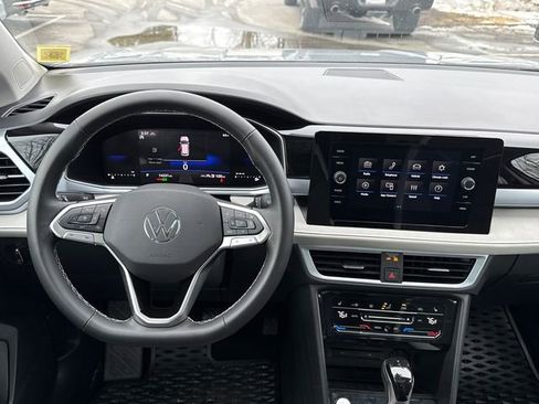 Certified 2025 Volkswagen Taos SE w/ Panoramic Sunroof Package image 26