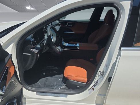 Certified 2025 Mercedes-Benz C 300 4MATIC Sedan image 4