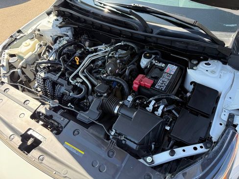 Used 2024 Nissan Altima 2.5 SR FWD image 40