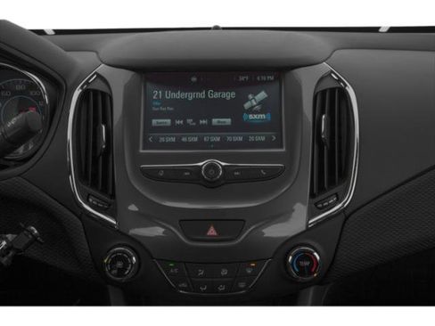 Used 2018 Chevrolet Cruze LT image 13